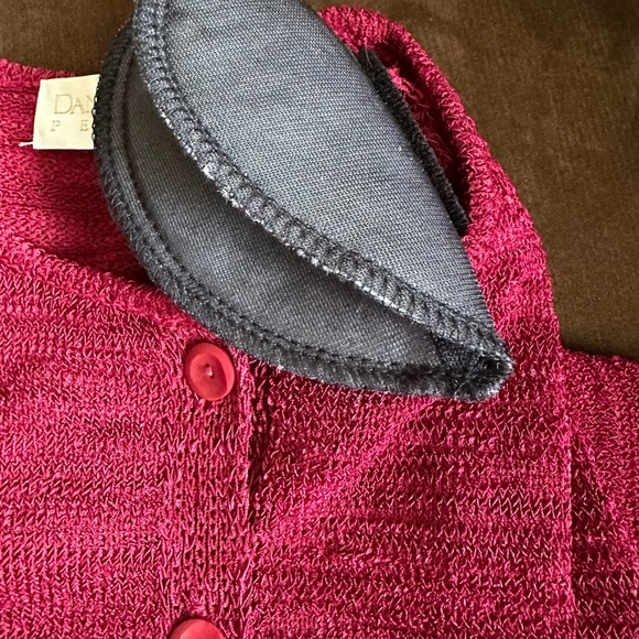 Dana Buchman Burgundy Knitted Short Sleeves Button Down Cardigan SZ SP - Picture 15 of 16